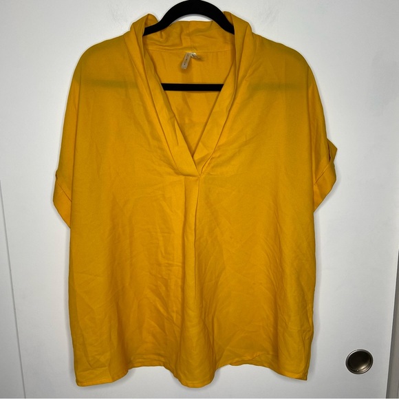 Moon Orchid Tops - Moon Orchid Short Sleeve Flowy Blouse Gold Size Large